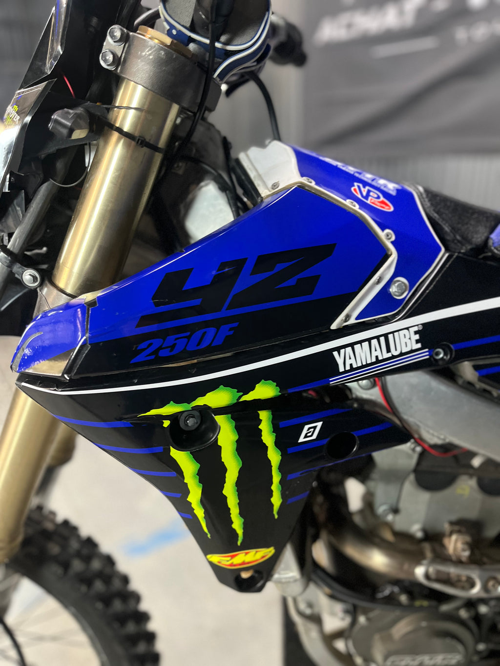 YAMAHA YZF-E 250 MIT STRAßENZULASSUNG